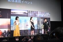 左からさとうほなみ、水原希子、廣木隆一。