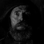 「ライトハウス」公開日が決定、暗闇で光るチラシの劇場設置スタート