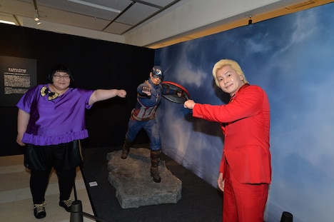 左から安藤なつ、カズレーザー。