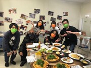 「ゾッキの日」にて、オリジナルメニューを楽しむ参加者たち。