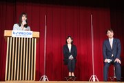 左から小坂菜緒、吉泉賀子、西方仁也。