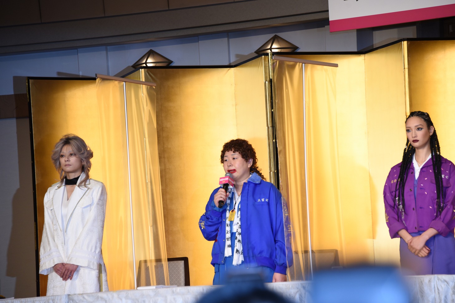 左から小池栄子、大島美幸、菜々緒。