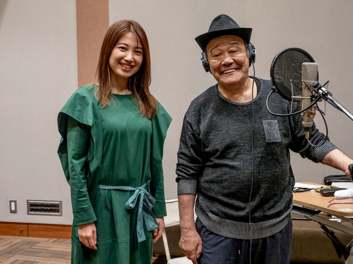 左から村治佳織、西田敏行。