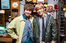 左から有岡大貴、千賀健永。