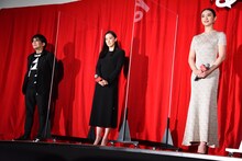 左から大友啓史、蒼井優、武井咲。