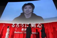 藤原竜也からのメッセージ映像上映の様子。
