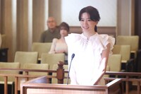 「イチケイのカラス」より、永野芽郁演じる美人局の罪で起訴された女。