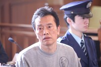 「イチケイのカラス」より、遠藤憲一演じるさい銭泥棒の常習犯