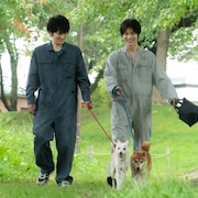 「犬部!」林遣都と中川大志が犬たちと触れ合うメイキング映像公開
