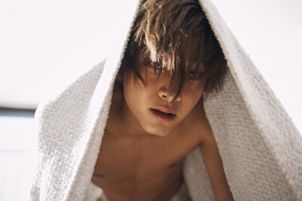 「NEXT BREAK」より、佐藤寛太。