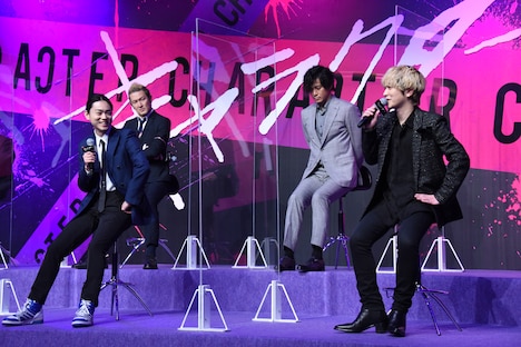 手前左から菅田将暉、Fukase。