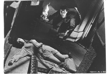 「怪談せむし男」 (c)東映