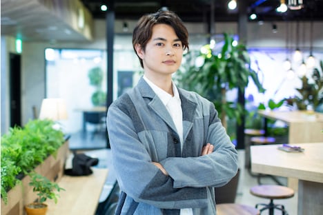 「男コピーライター、育休をとる。」で主人公・魚返洋平を演じる瀬戸康史。