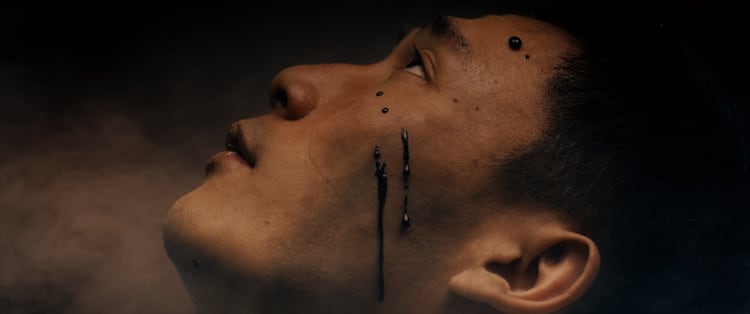 黒い雨 に少年が打たれる 8時15分ヒロシマ 父から娘へ 本編映像 コメントあり 映画ナタリー 黒い雨 に少年が打たれる 8時15分ヒロシマ 父から娘へ 本編映像 コメントあり 映画ナタリー