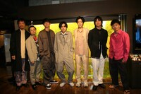 「くれなずめ」トークイベントの様子。左から目次立樹、浜野謙太、高良健吾、成田凌、若葉竜也、藤原季節、松居大悟。