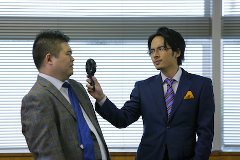 「グレーゾーン」より、コバショー（左）とドラゴン細井（右）の出演シーン。