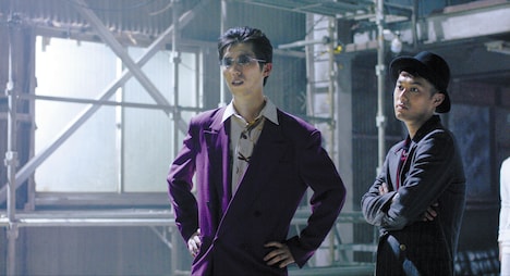 「グレーゾーン」より、えらいてんちょう（左）とまっすう（右）の出演シーン。