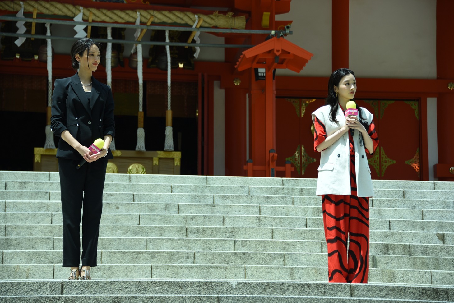 左から菜々緒、永野芽郁。