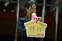 個人的な願いごとを発表する菜々緒。