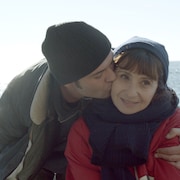 ロベール・ゲディギャン監督作「海辺の家族たち」本編映像、漁師が女優に愛の告白