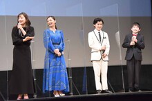 左から菅野美穂、尾野真千子、柴崎楓雅、外川燎。