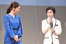 左から尾野真千子、柴崎楓雅。