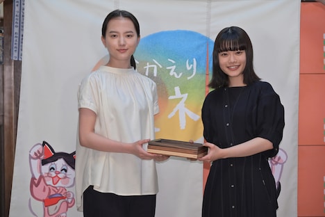 左から清原果耶、杉咲花。