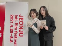 左からチェ・ヒソ、キム・イェウン。