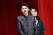 眞栄田郷敦（手前）