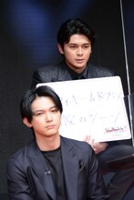 眞栄田郷敦（後列）