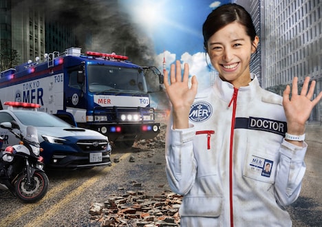 中条あやみ演じる弦巻比奈。