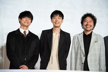 左から高良健吾、成田凌、トータス松本。