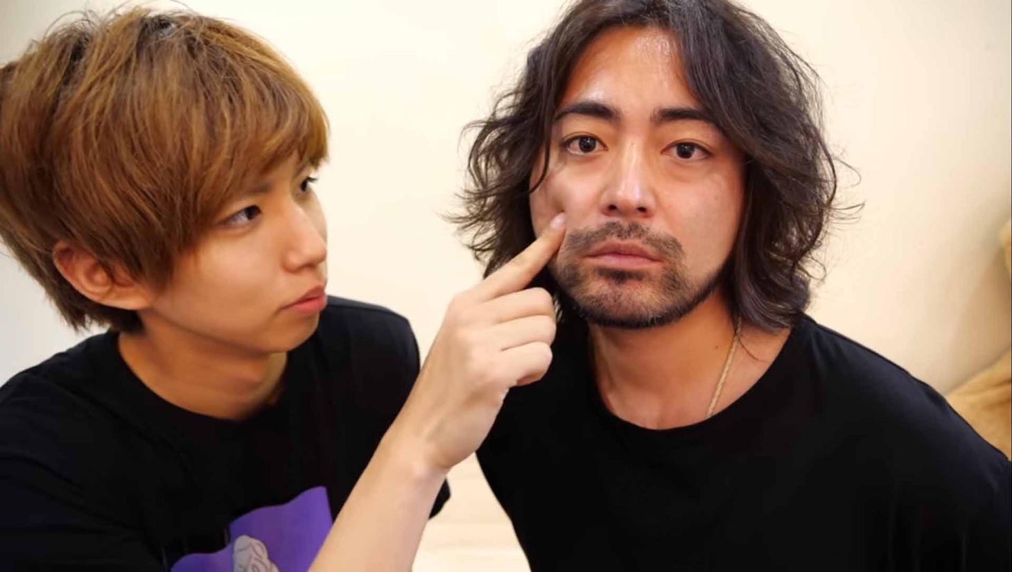 左からはじめしゃちょー、山田孝之。