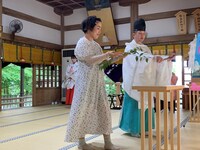 祈祷中の様子。