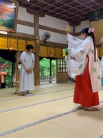 祈祷中の様子。