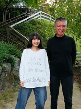 左から広瀬すず、成島出。