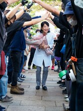 吉永小百合（中央）