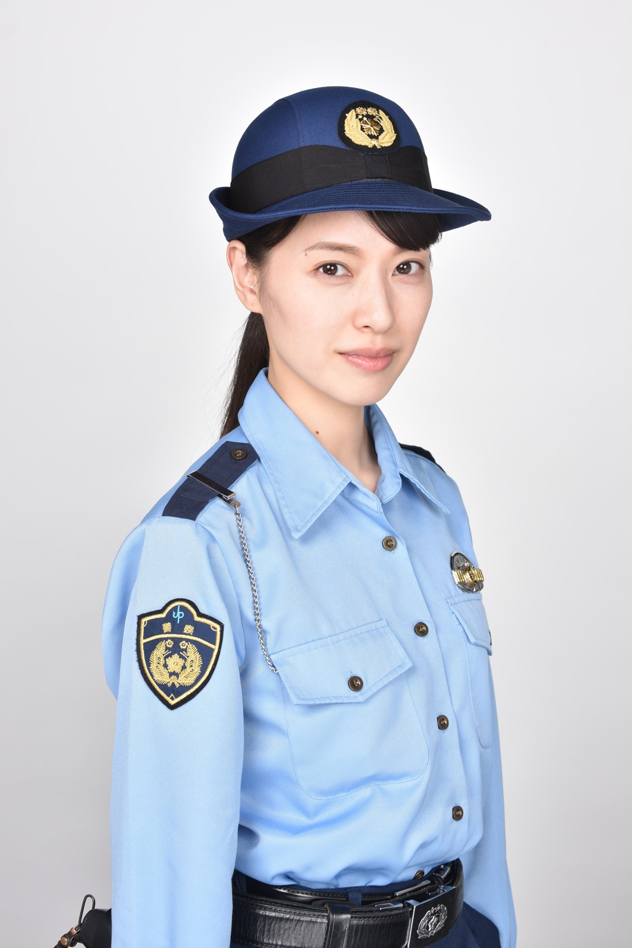 藤聖子役の戸田恵梨香。