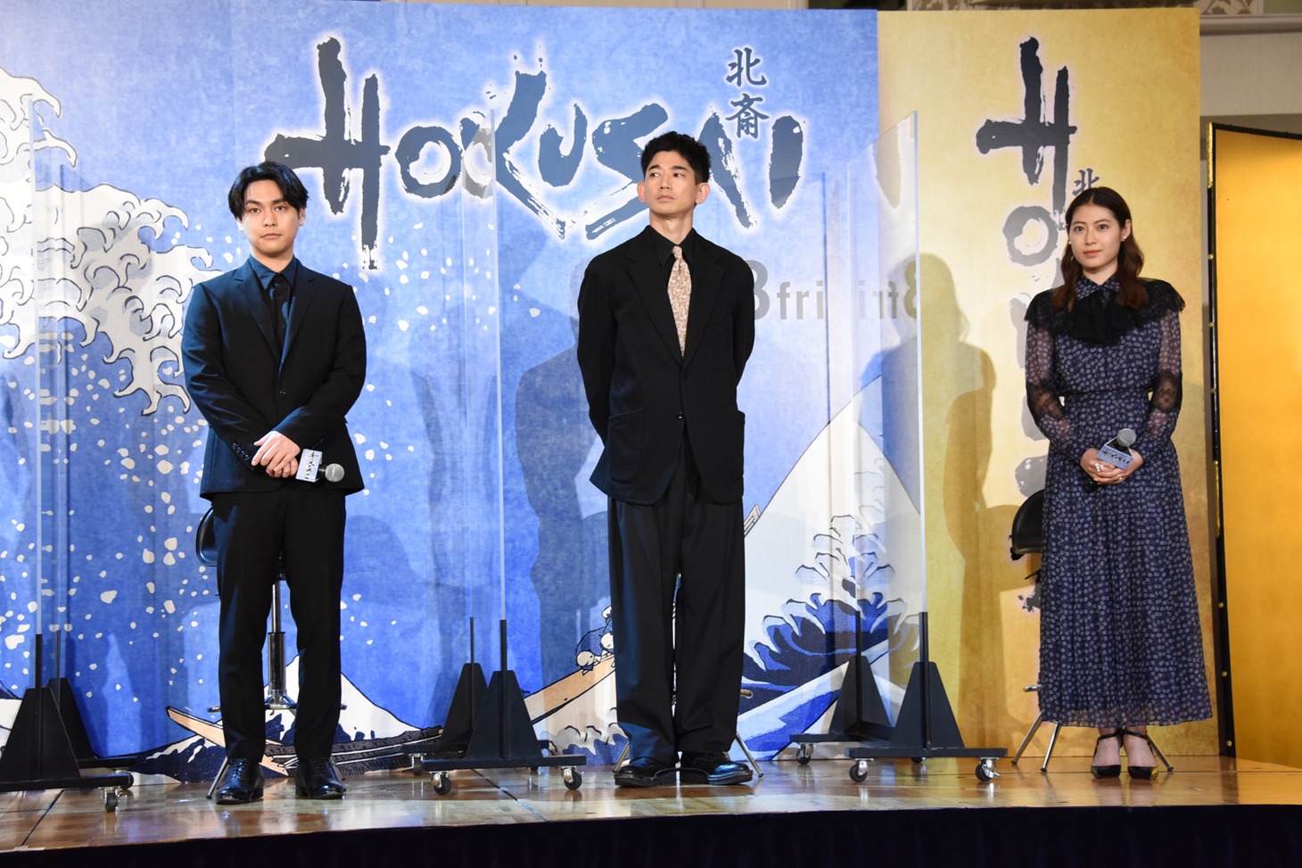 左から柳楽優弥、永山瑛太、瀧本美織。