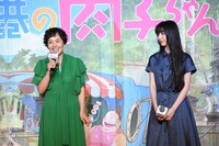 左から大竹しのぶ、Cocomi。