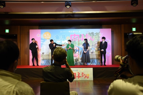 「漁港の肉子ちゃん」完成報告会の様子。