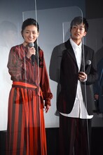 左から尾野真千子、大東駿介。