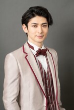 古川雄大演じる鳴戸哲也。