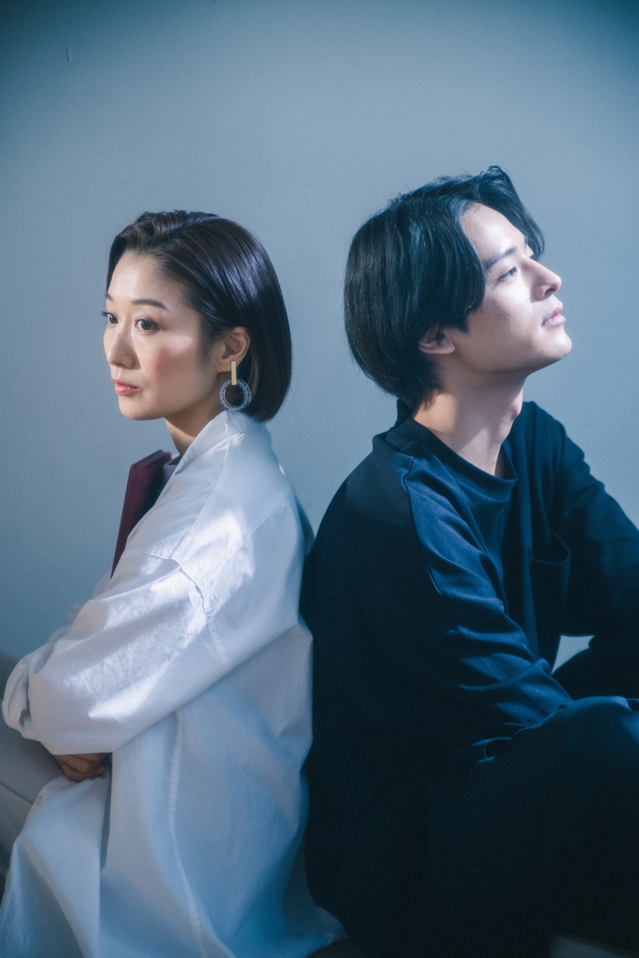 左から山本真由美演じる与川冴弓、塩野瑛久演じる藤田醒。