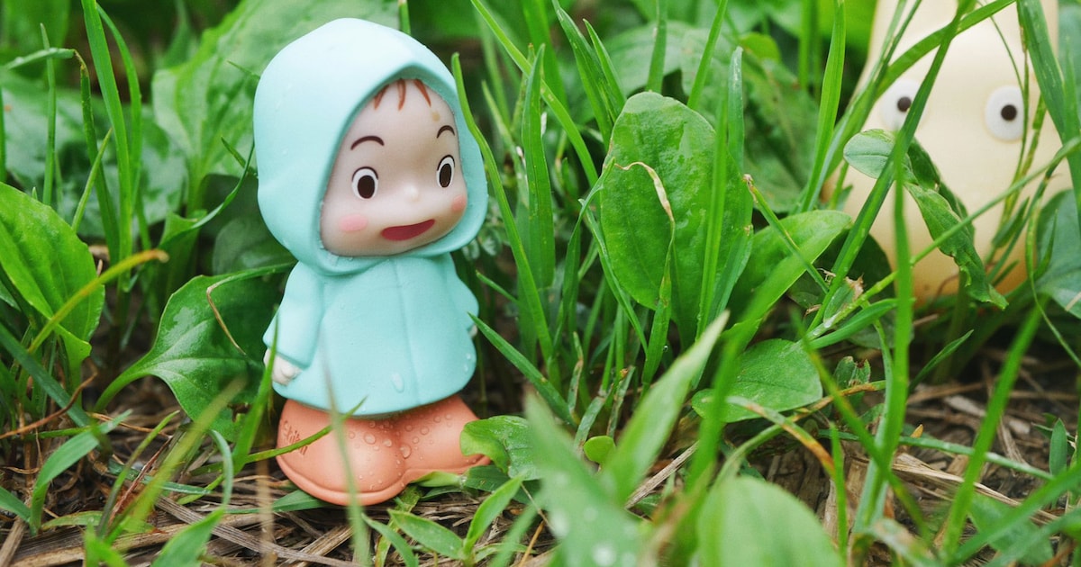 となりのトトロ」雨の日メイちゃんが指人形に - 映画ナタリー
