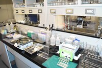 法医学研究室の様子。