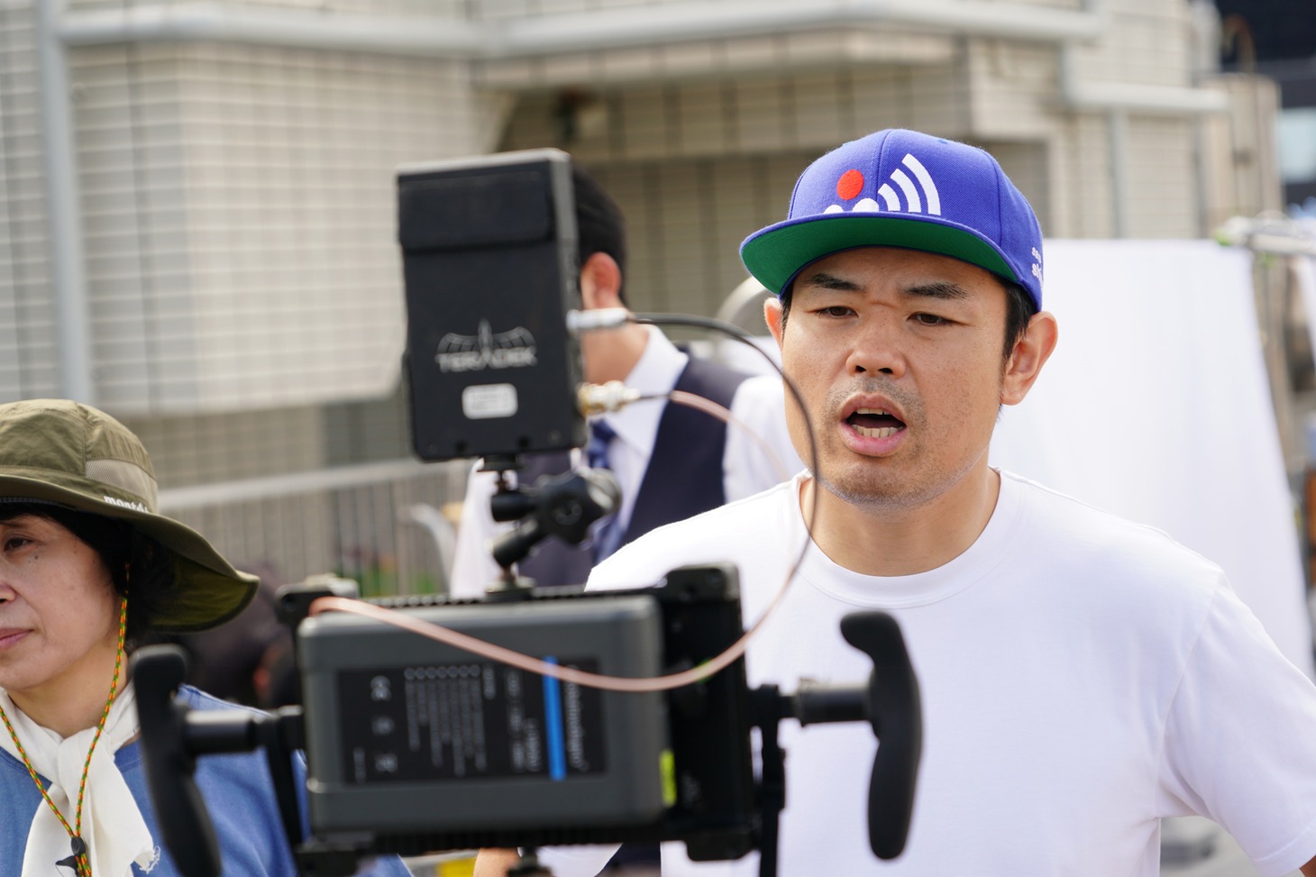 「リスタート」撮影現場にて、品川ヒロシ。
