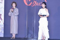 左から塩田朋子、柴咲コウ。