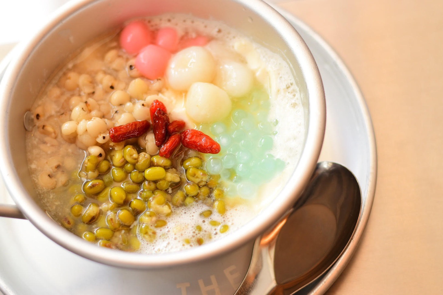 THE CUPS SAKAEのオリジナル豆花。