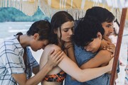 シャマラン新作「オールド」8月公開、時間が急速に流れるビーチの恐怖描く